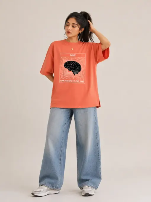 Oversized graphic t-shirt featuring a stylized brain print on front