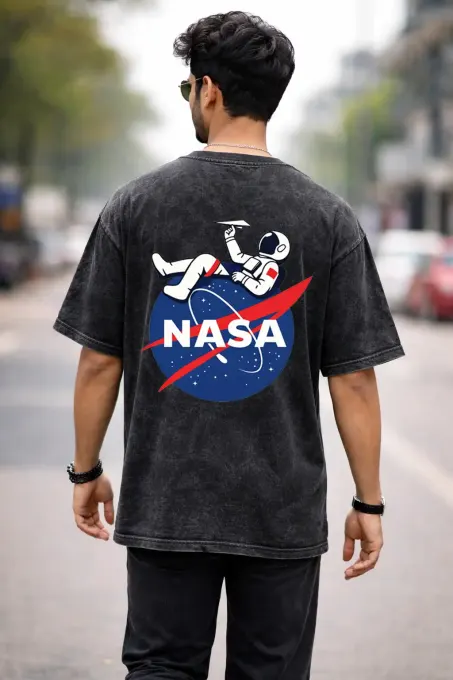 Unisex oversize acid-washed t-shirt with NASA astronaut graphic, oversized fit