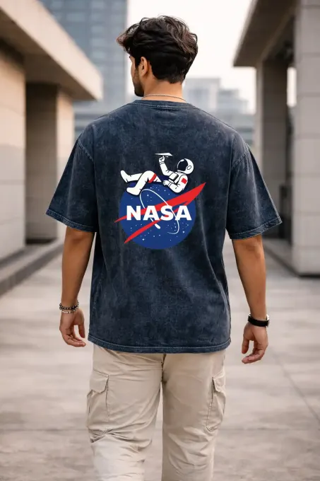 Unisex oversized acid-washed t-shirt with astronaut graphic and relaxed drop-shoulder fit